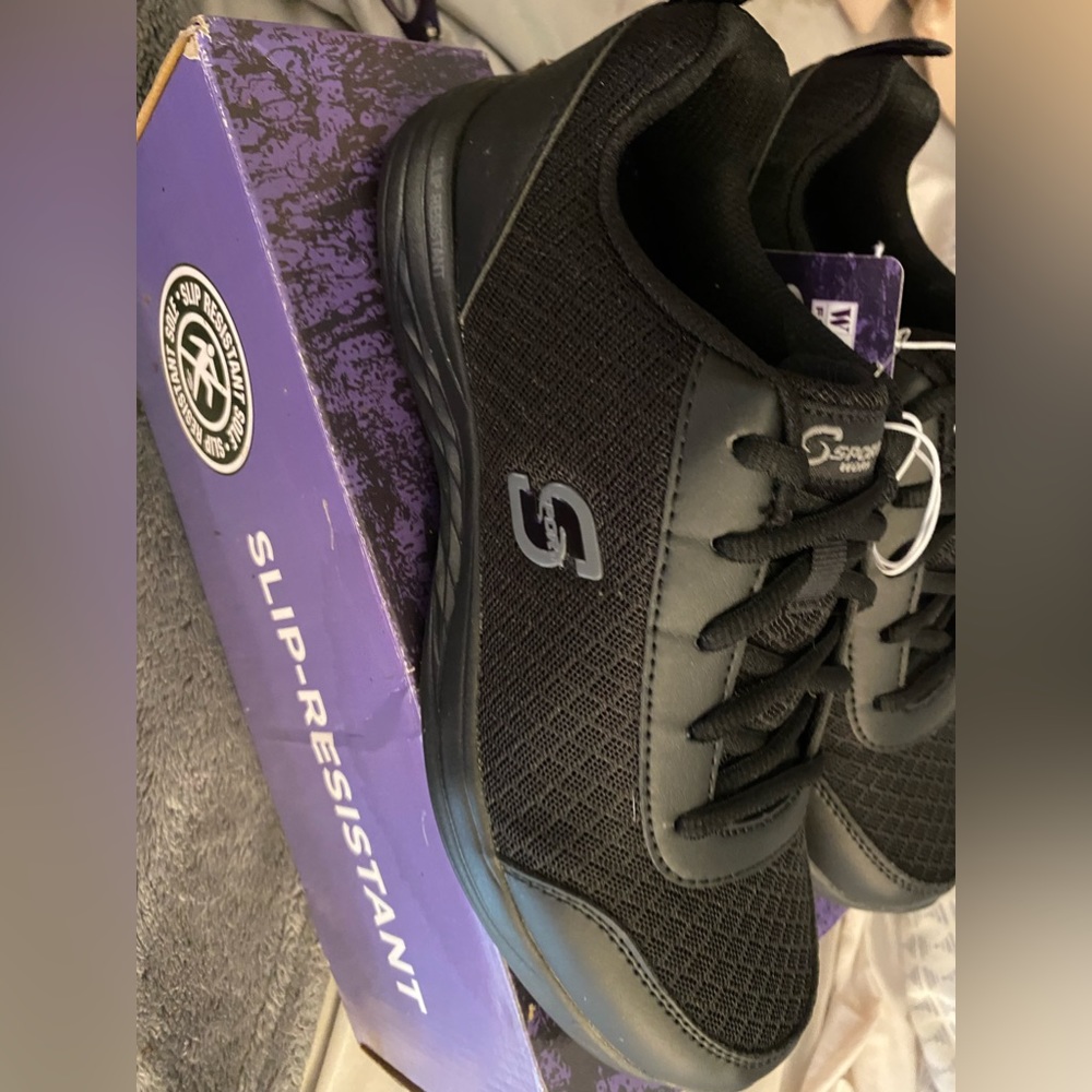 Skechers new in box with tags, slip resistant work shoes. Women’s size 7.5